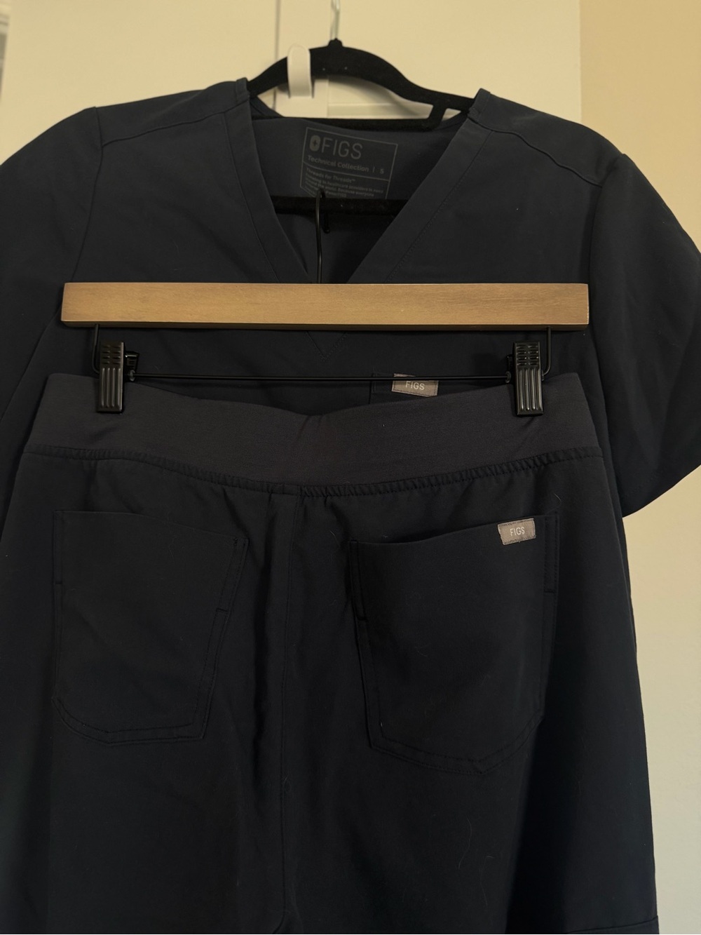FIGS women Navy Work Scrub Set - Deep Navy